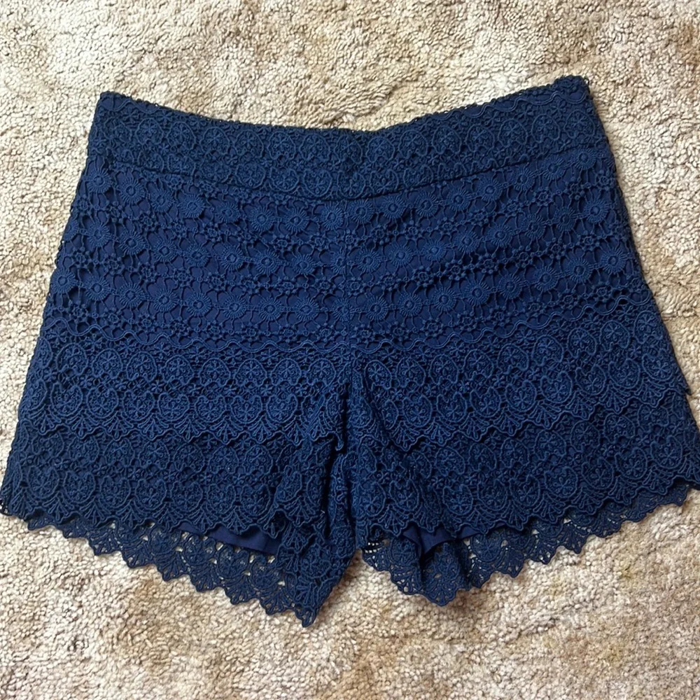 Loft size 8 navy lace shorts - Picture 1 of 4